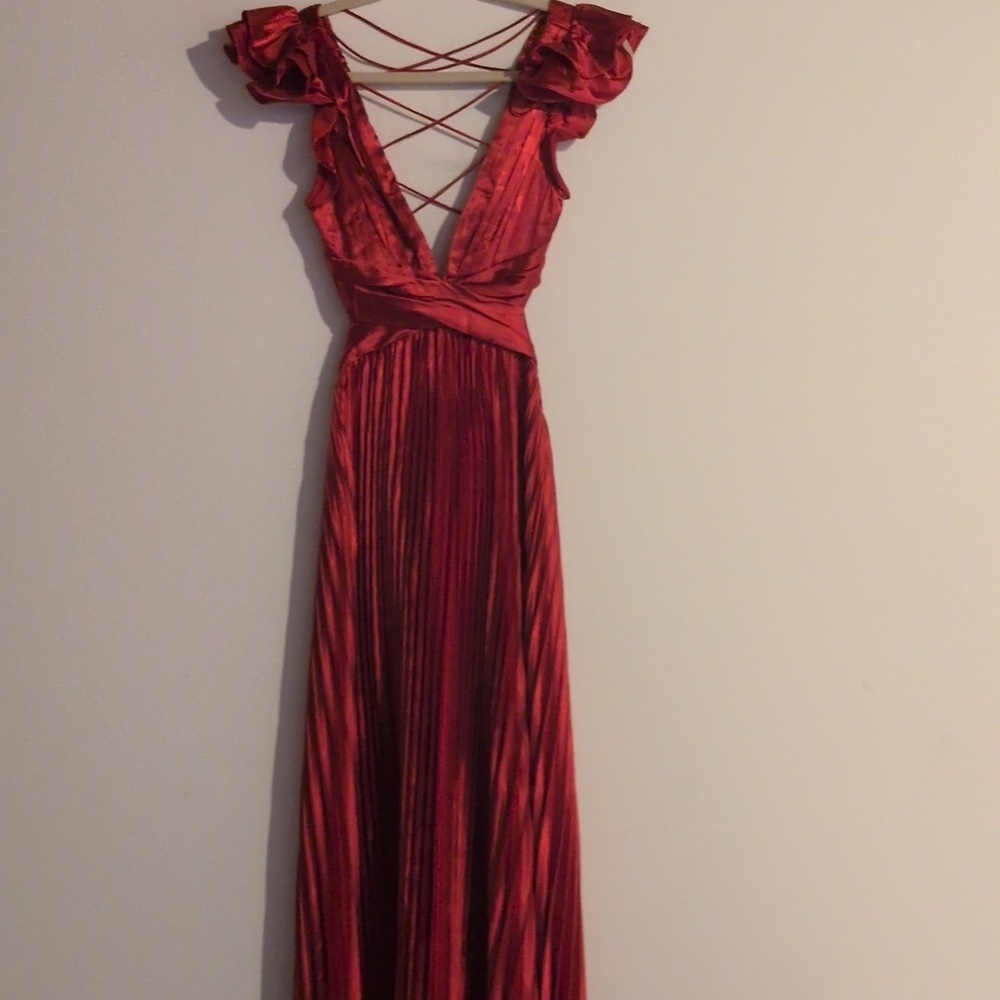 Elegant Red Ruffled Dress - Picture 3 of 8